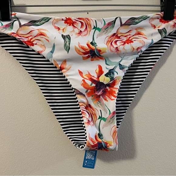 🆕 CUPSHE 2-PIECE REVERSIBLE BATHING SUIT (M) - Picture 8 of 10